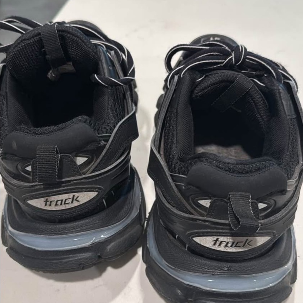 Balenciaga Black Sneakers with Chunky Sole and Durable Design - Picture 2 of 3